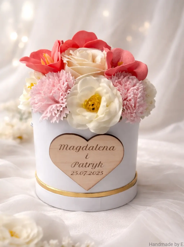 flowerbox-slubny-personalizowany-kwiaty-mydlane