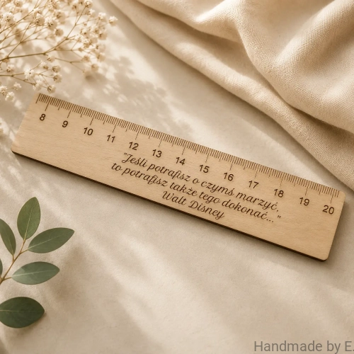 linijka_z_imieniem_drewniana_personalizowana_dla_dziecka.webp