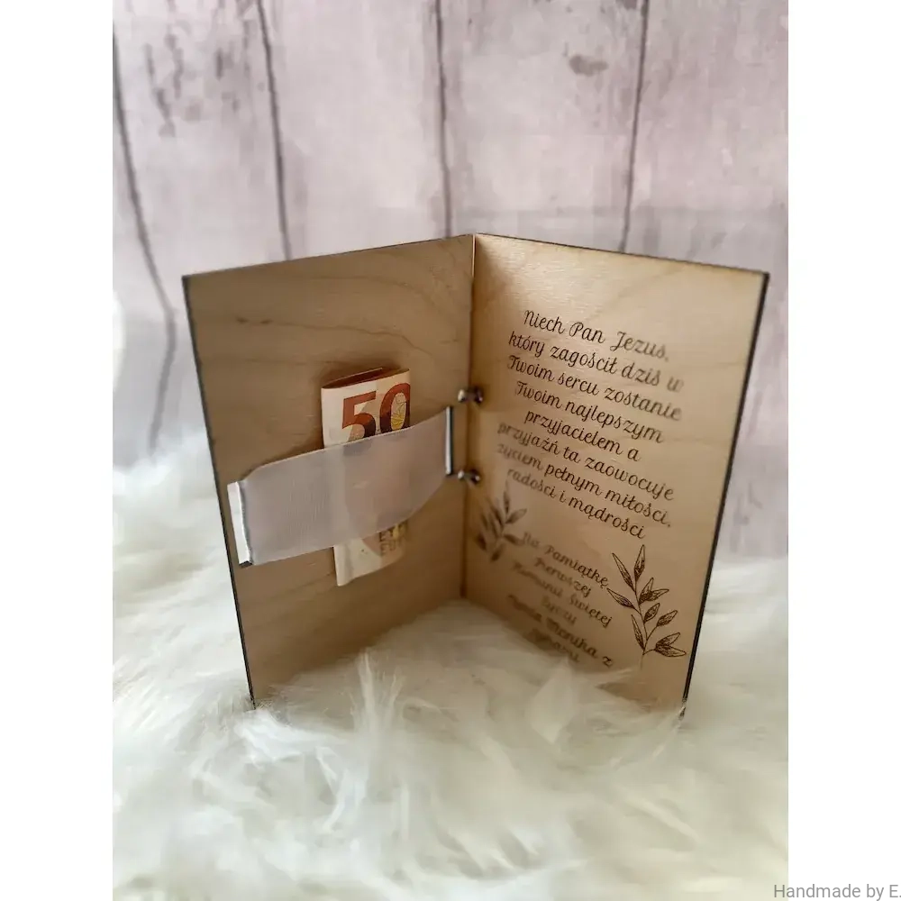 personalizowana_kartka_z_drewna-na_komunie_2026