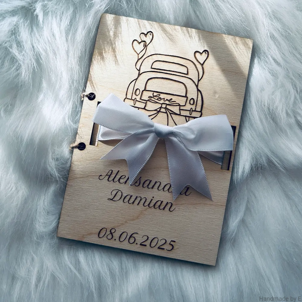 kartka_slubna_drewniana_grawer_auto_z_miloscia