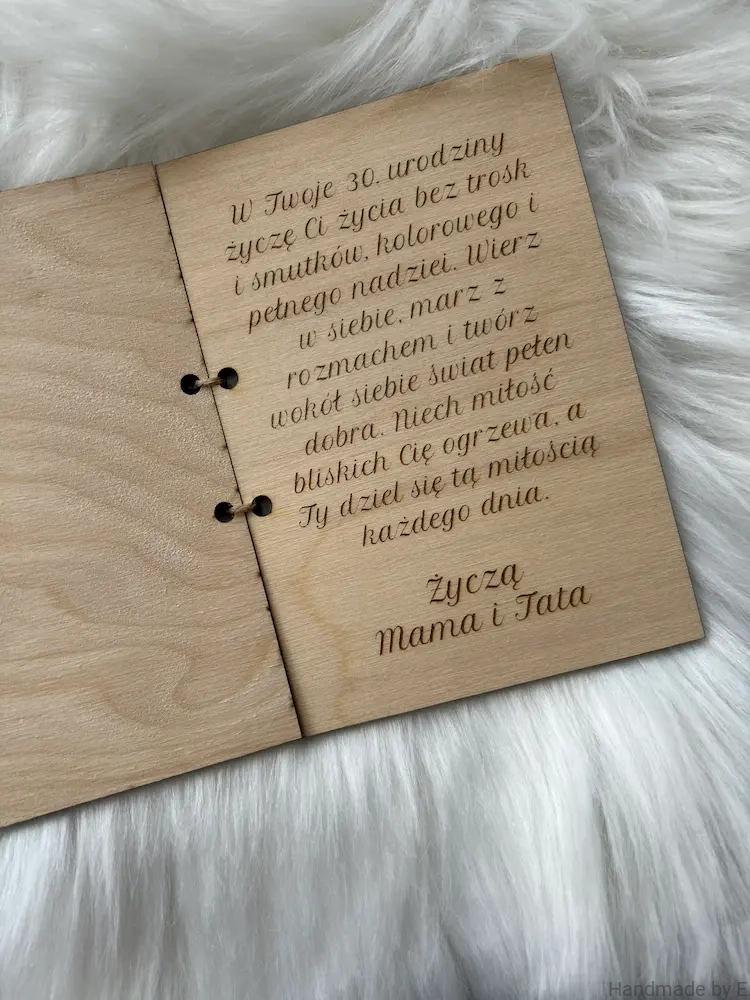 kartka_zyczenia_30urodiny_drewniana