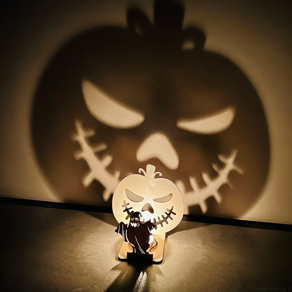 swiecznik_halloween_efekt_w_ciemnosci.webp