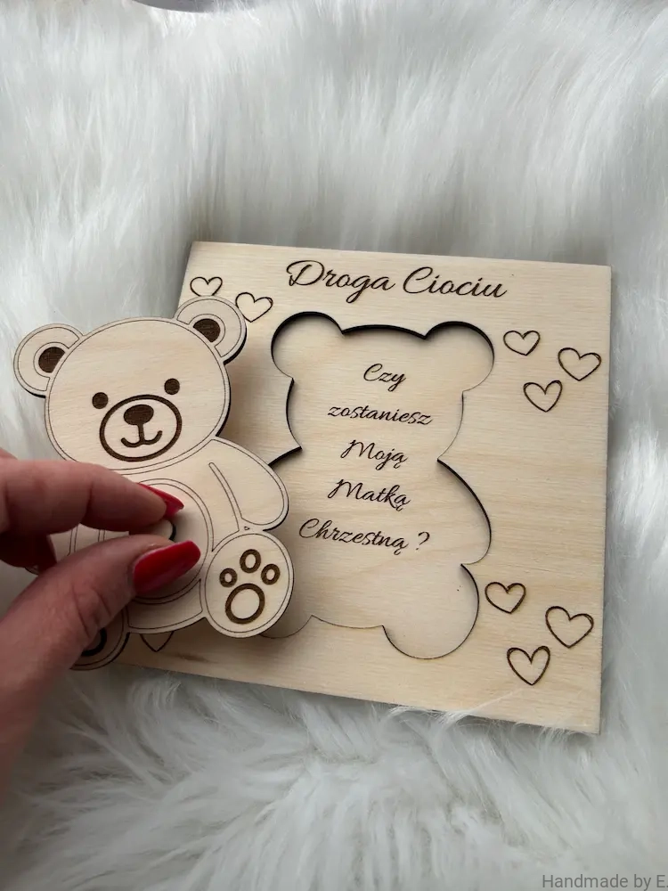 personalizowana_kartka_drewniana_z_misiem_prosba_o_matke_chrzestna