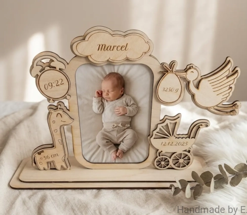 Metryczka drewniana z imieniem Marcel, personalizowana ramka na zdjęcie w kształcie kołyski i ptaszka, pamiątka daty urodzenia