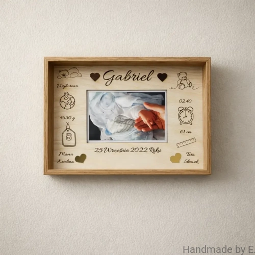 metryczka_w_ramce_ze_zdjeciem_dziecka_prezent_na_chrzest