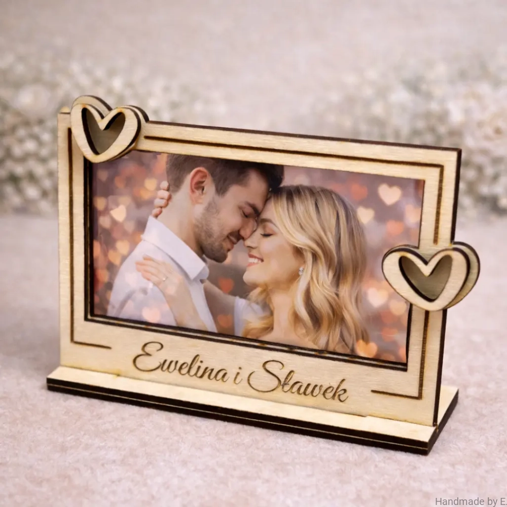 ramka_drewniana_walentynki_personalizowana_perspektywa.webp